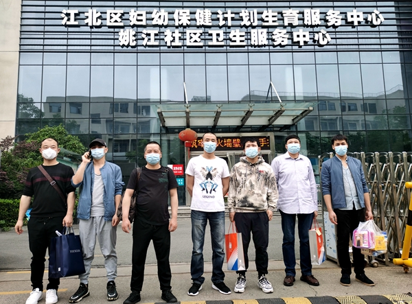 在醫(yī)院進(jìn)行疫苗接種的寧波海運(yùn)船員。朱文達(dá)攝_副本_副本.jpg