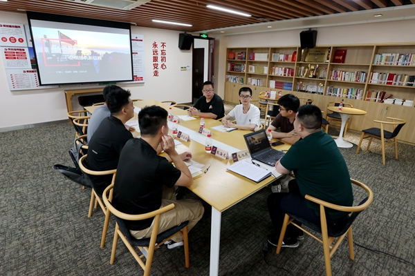 新員工培訓-勞模工匠宣講_副本.jpg