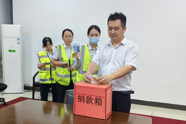 2-寧波海運明州高速各收費所開展“慈善一日捐”活動。寧波海運提供_副本.jpg